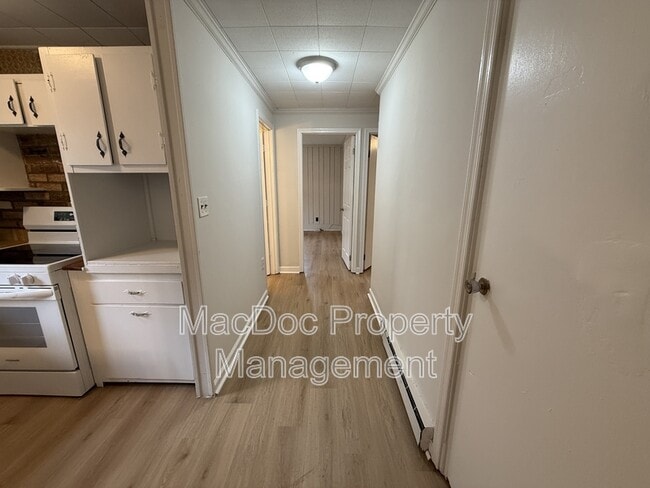 Building Photo - 900 Lakeview Pkwy