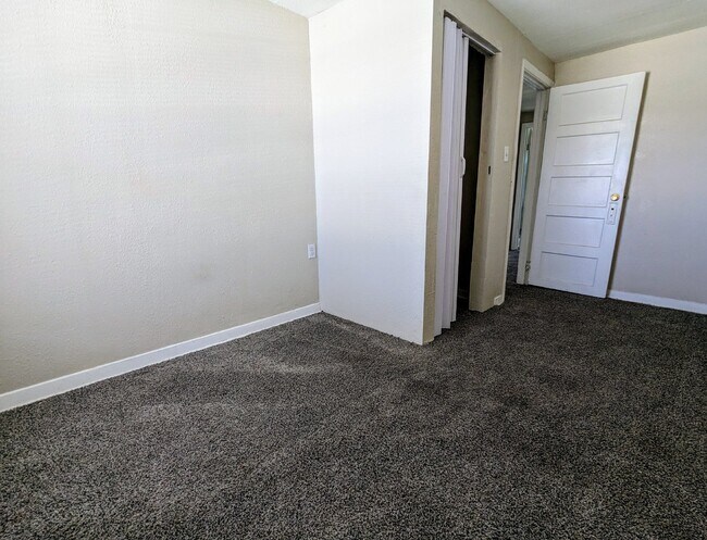 Building Photo - "Charming 3 Bed Duplex for Rent in Jacksonville, FL - Spacious, Convenient, and Ready for You!"