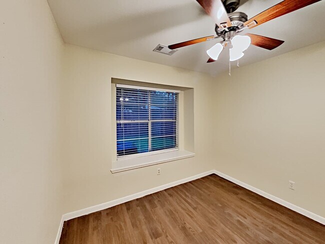 Building Photo - 6419 Horsepen Bayou Dr