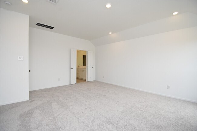 Building Photo - 6303 Golden Seaton Dr