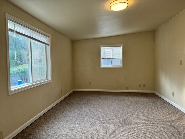 Building Photo - 16747 3rd Ave NE