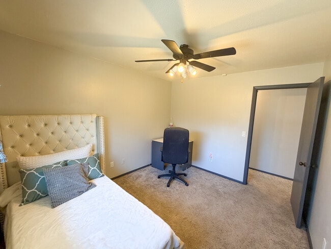 Building Photo - 1518 Cinderella Ave