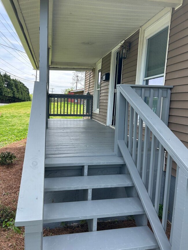 Building Photo - 412 W Twenty-Seventh St