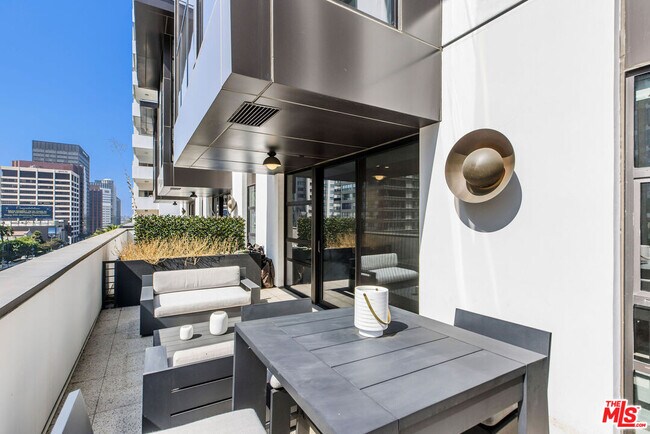 Building Photo - 10777 Wilshire Blvd