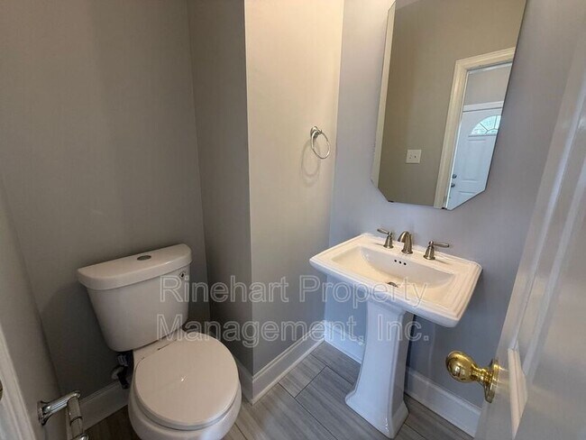 Building Photo - 1668 Flintwood Dr