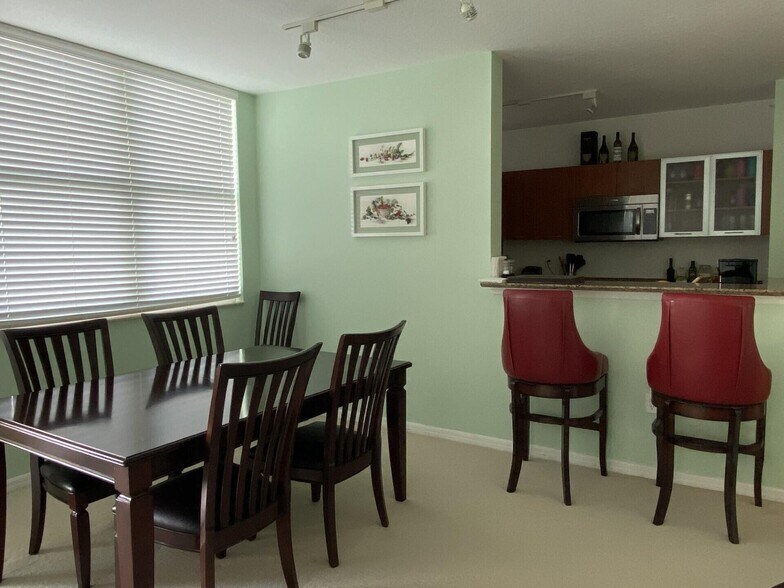 Building Photo - 700 E Boynton Beach Blvd