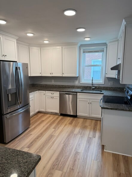Building Photo - 13813 Village Mill Dr