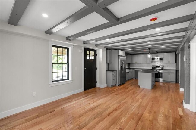 Building Photo - 474 Thames St