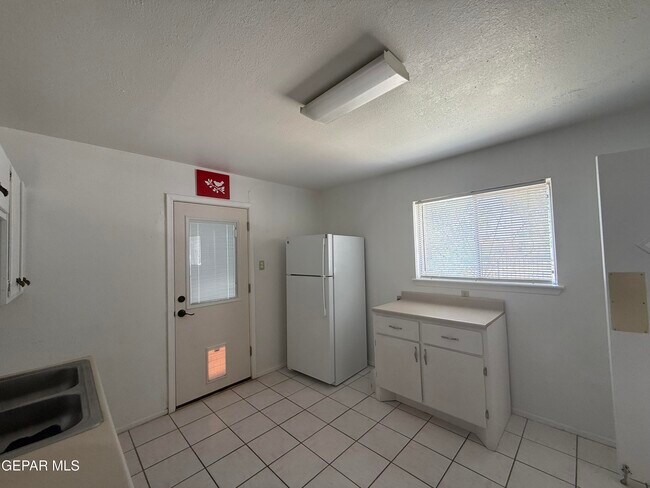 Building Photo - 7289 Mimosa Ave