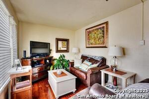 Building Photo - 460 Comal Ave