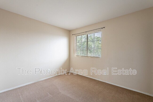 Building Photo - 11928 W Columbine Dr