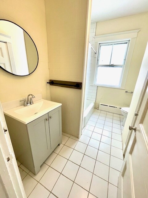 Building Photo - 81 College Ave