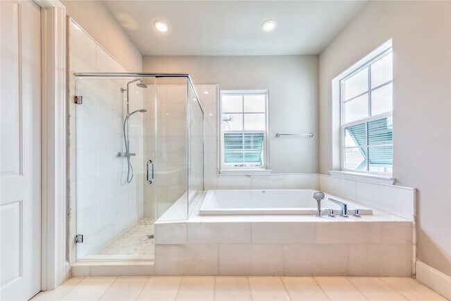 Building Photo - 2702 Harvard St