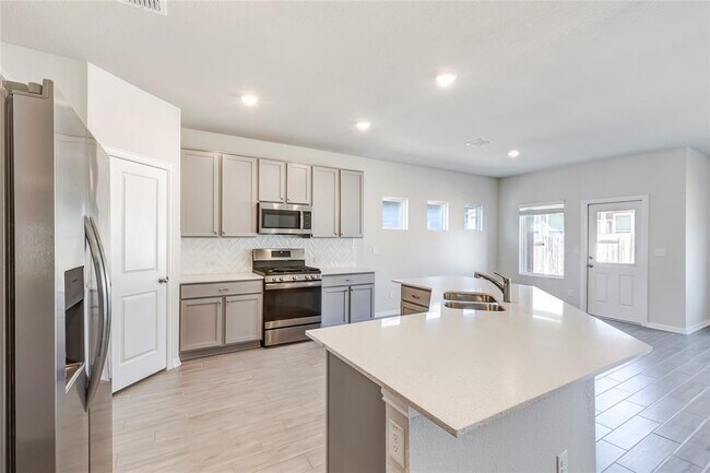 Building Photo - 141 Yellowstone Dr