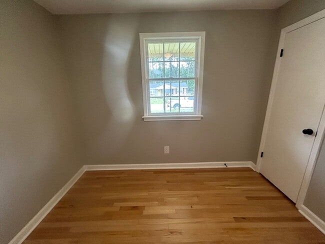 Building Photo - 210 Cabin Creek Blvd