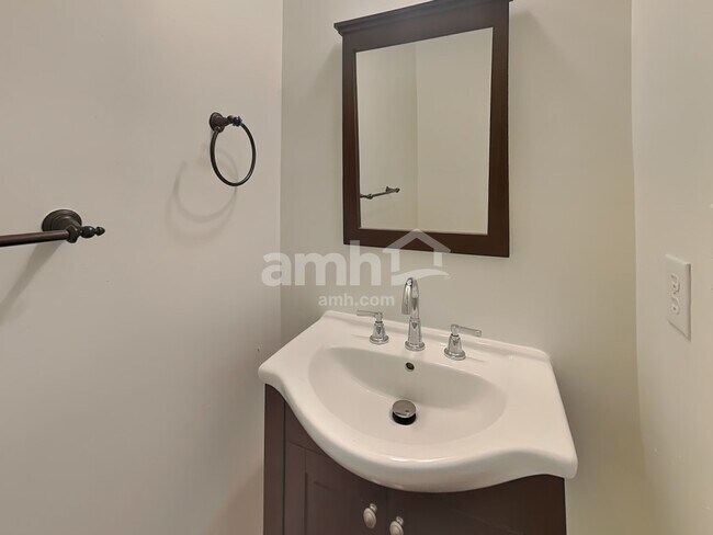 Building Photo - 1005 Theodore Ln