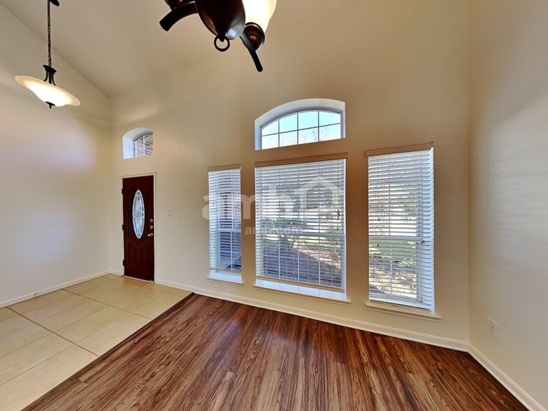 Building Photo - 2303 Cantabria Ln