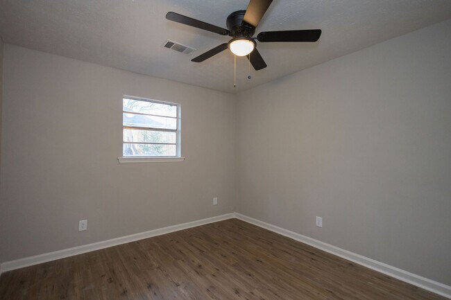 Building Photo - 1013 W Slaton Ave