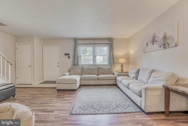 Building Photo - 9909 Maidbrook Rd