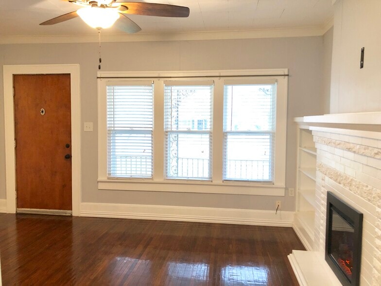 Living room - 2800 NW 15th St