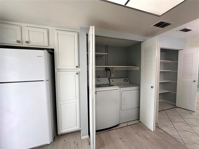 Building Photo - 22 W Country Cove Way