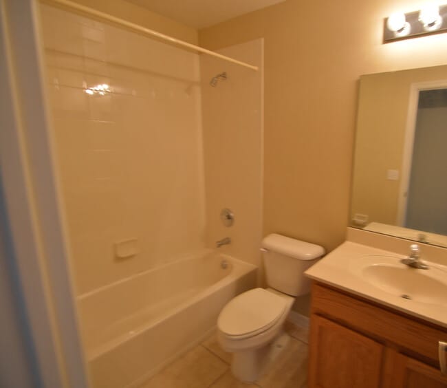 Building Photo - ALTAMONTE SPRINGS: 2 Story Townhouse, 3 bed/2.5 Bath, 1 Car Garage