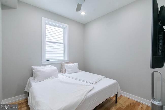 Building Photo - 411 W Hewson St