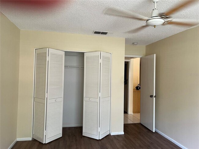 Building Photo - 2225 Lark Cir W