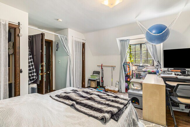 Building Photo - 608 W Washington St