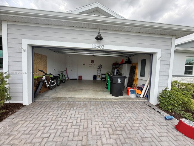 Building Photo - 10503 SW Orana Dr