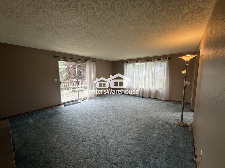 Building Photo - 11920 SE 210th Pl