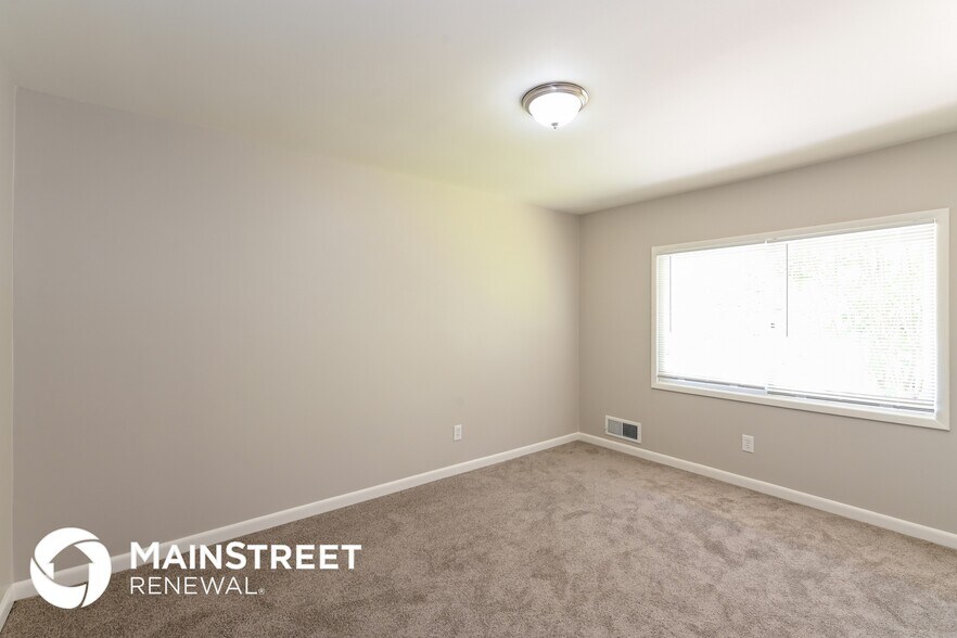 Building Photo - 1039 Huntingdon Ct
