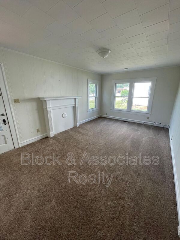 Building Photo - 1204 Forest Acres Cir