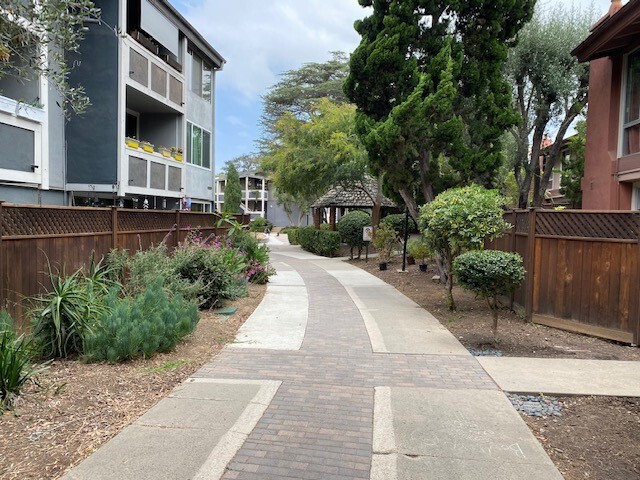 Complex - 6515 Green Valley Cir