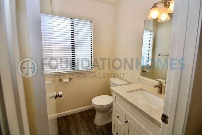 Building Photo - 404 San Marin Dr