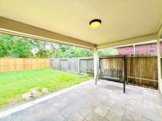 Building Photo - 2715 Cresthollow Ln
