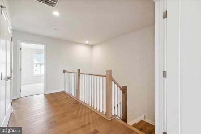 Building Photo - 15 Tamarack Cir