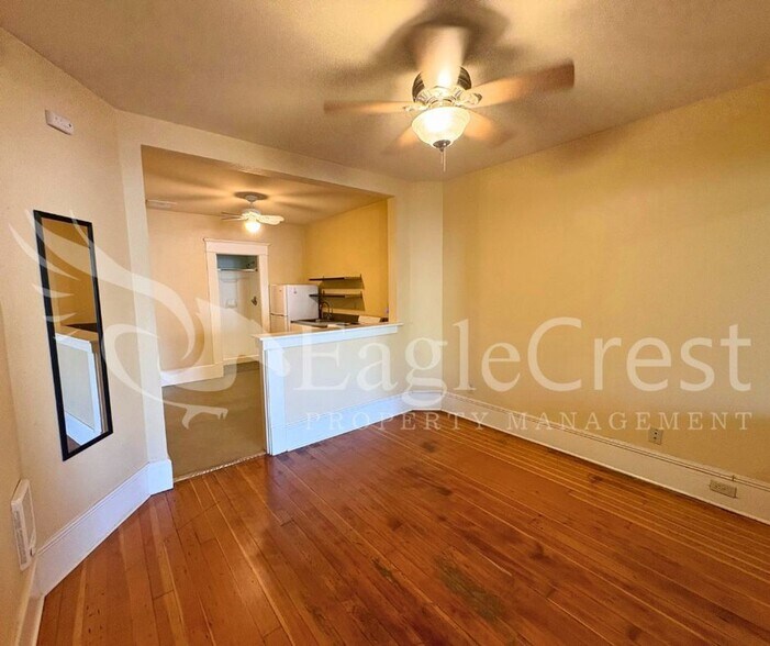 Building Photo - 105NSP