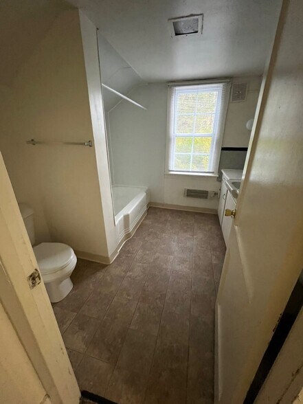 Building Photo - 1013 Dryden Rd