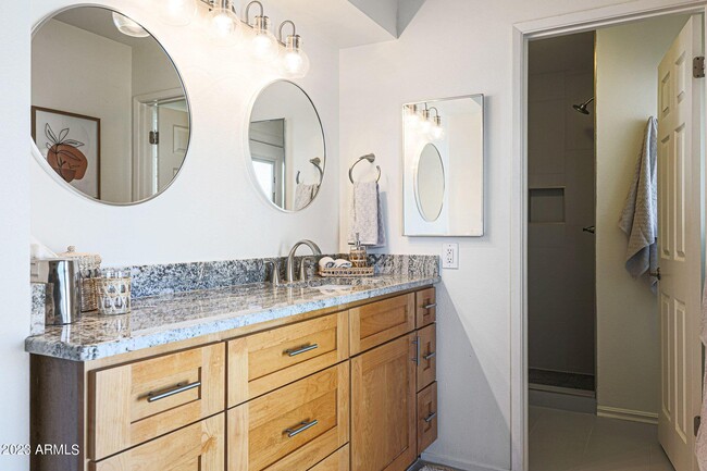 Building Photo - 421 Lila Cir