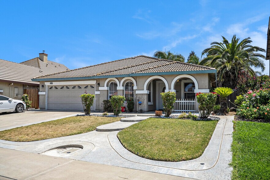 Building Photo - 8736 Glacier Point Dr