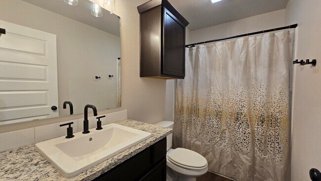 Building Photo - 512 Savannah St