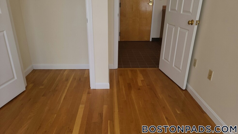 Building Photo - 81 Essex St