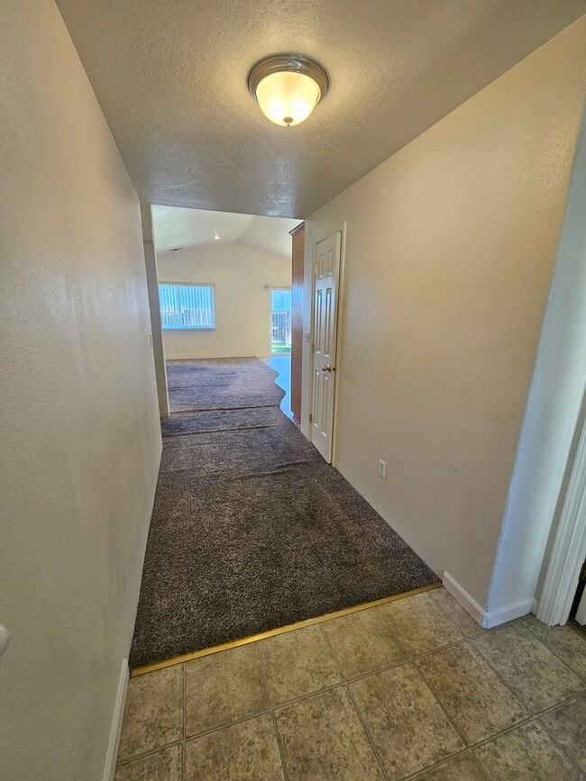 Building Photo - Contemporary Home in Quiet Location