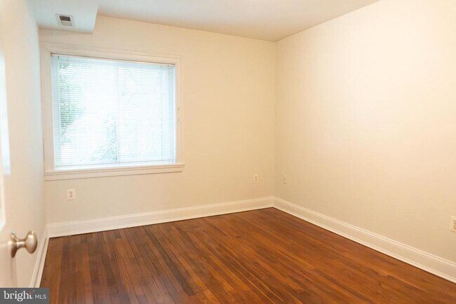 Building Photo - 36 T St NE