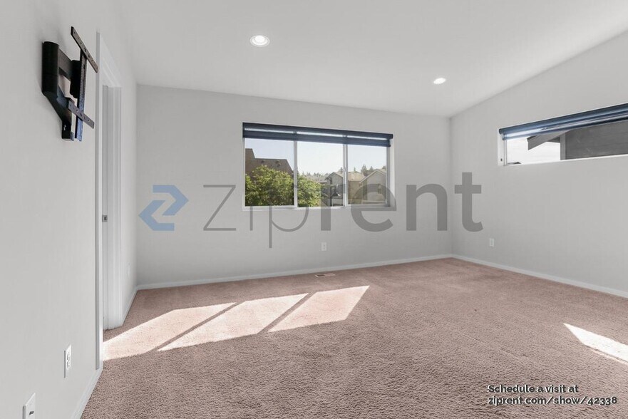 Building Photo - 32830 Madrona Ave SE