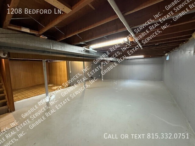 Building Photo - 1208 Bedford Ln
