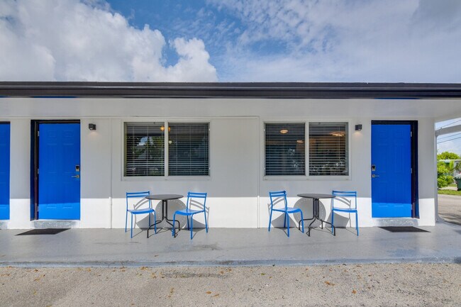 Building Photo - 412 NE 4th Ave