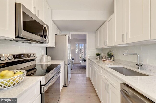 Building Photo - Gorgeous 2 Bedroom 2.5 Bath in Chevy Chase