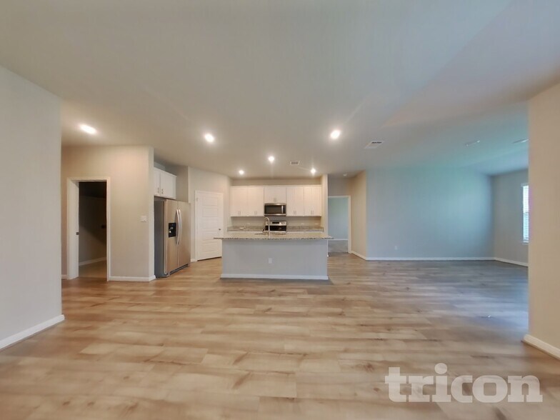 Building Photo - 5539 Shasta Pl